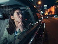 告别雾蒙蒙！海优威“墨影瞬光”PDCLC技术，让汽车智能调光兼具清晰与隐私